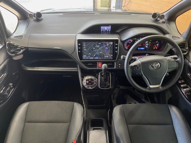 TOYOTA NOAH 2018