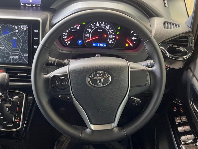 TOYOTA NOAH 2018