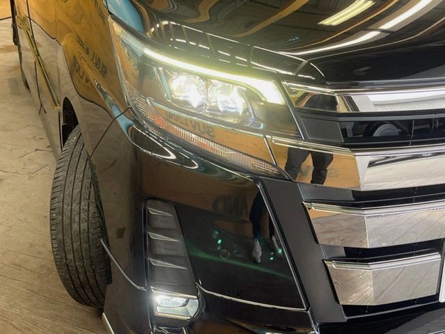 TOYOTA NOAH 2018