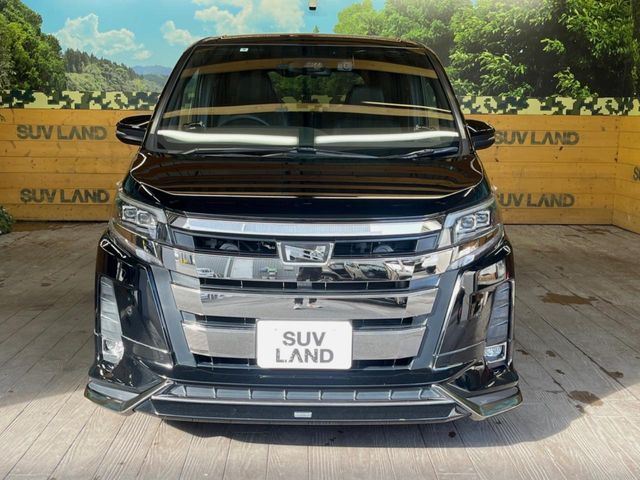 TOYOTA NOAH 2018