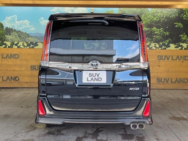 TOYOTA NOAH 2018