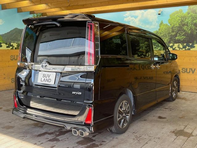 TOYOTA NOAH 2018