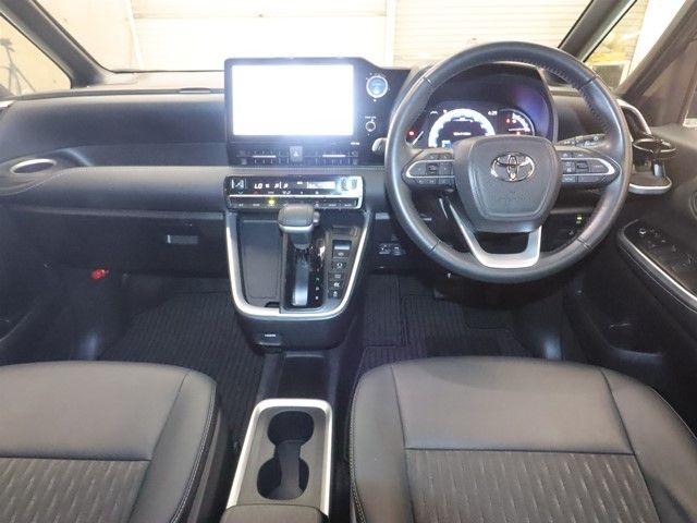 TOYOTA NOAH HYBRID 2022