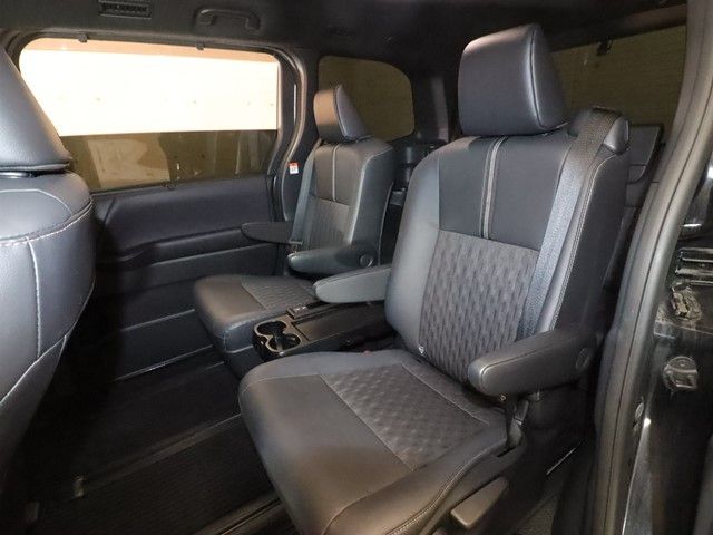 TOYOTA NOAH HYBRID 2022