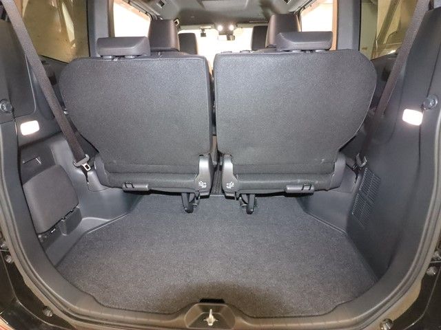 TOYOTA NOAH HYBRID 2022