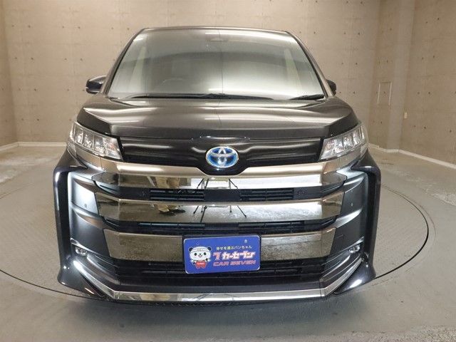 TOYOTA NOAH HYBRID 2022