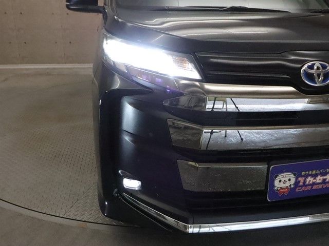 TOYOTA NOAH HYBRID 2022