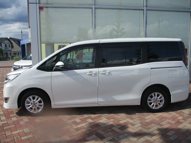 TOYOTA NOAH 2020