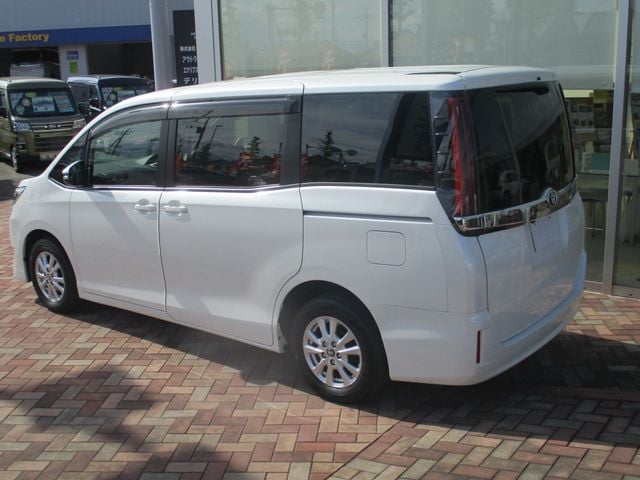 TOYOTA NOAH 2020