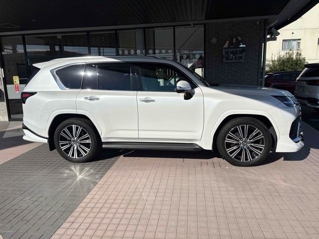 TOYOTA LEXUS LX600 2023