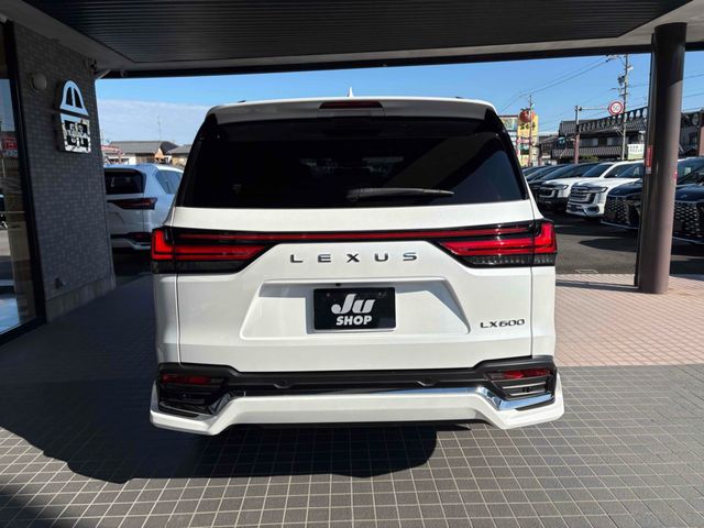 TOYOTA LEXUS LX600 2023