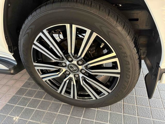 TOYOTA LEXUS LX600 2023