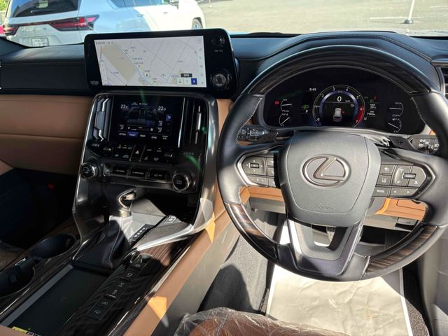 TOYOTA LEXUS LX600 2023