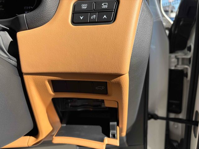 TOYOTA LEXUS LX600 2023