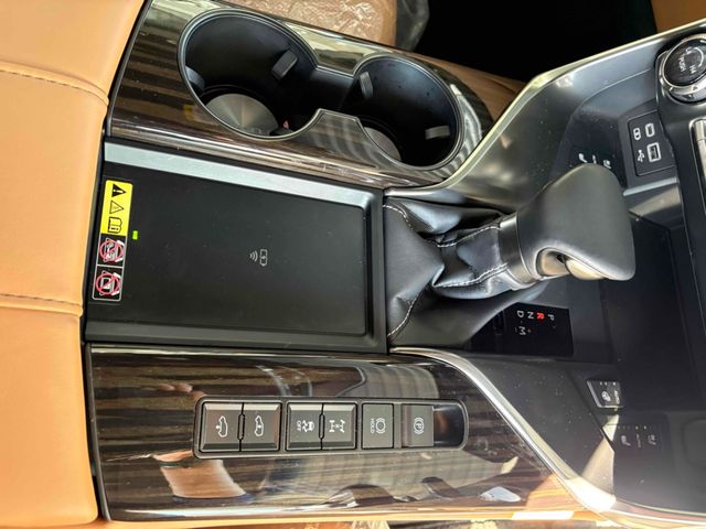 TOYOTA LEXUS LX600 2023