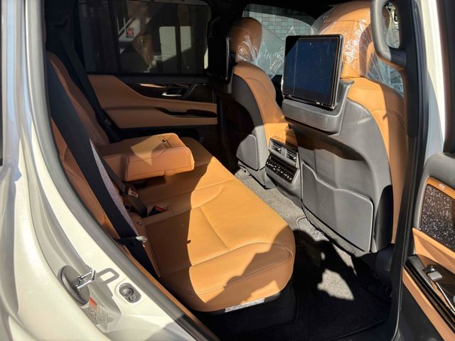 TOYOTA LEXUS LX600 2023