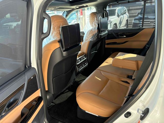 TOYOTA LEXUS LX600 2023