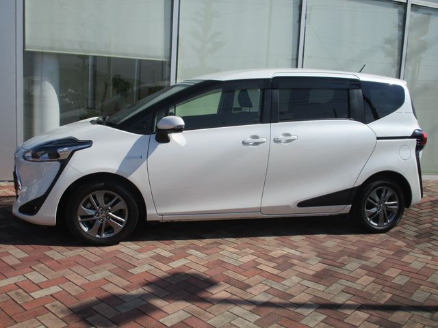 TOYOTA SIENTA HYBRID 2019