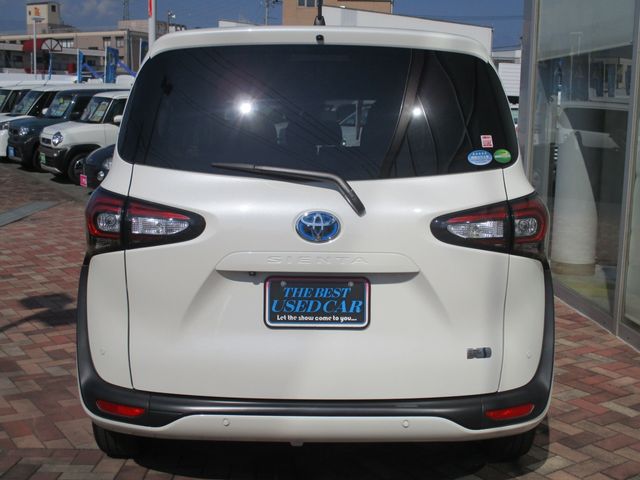 TOYOTA SIENTA HYBRID 2019