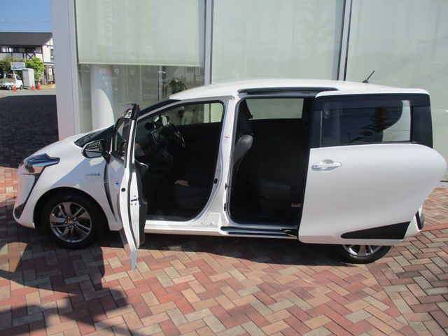 TOYOTA SIENTA HYBRID 2019