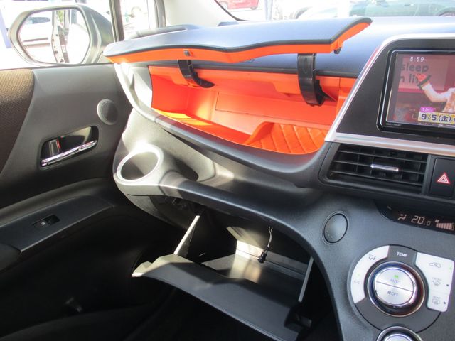 TOYOTA SIENTA HYBRID 2019