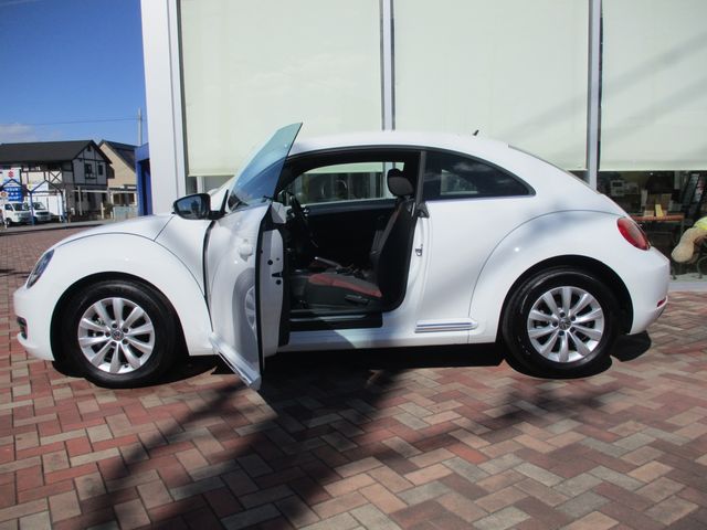VOLKSWAGEN VOLKSWAGEN The BEETLE 2015