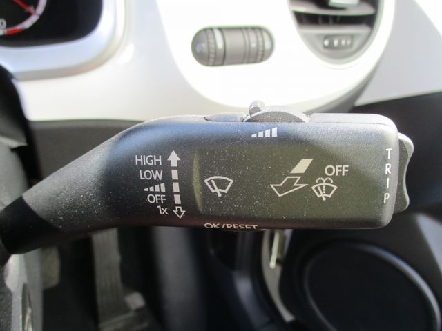 VOLKSWAGEN VOLKSWAGEN The BEETLE 2015