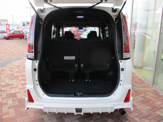 TOYOTA NOAH 2017