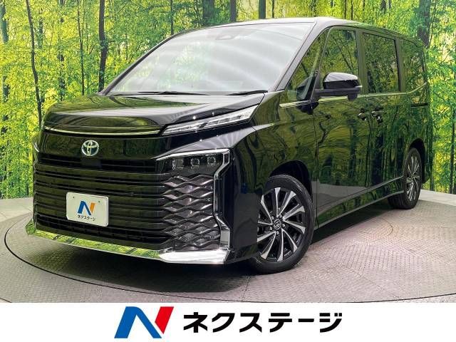 TOYOTA VOXY HYBRID 2022