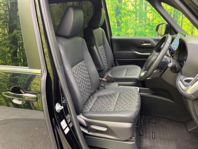 TOYOTA VOXY HYBRID 2022