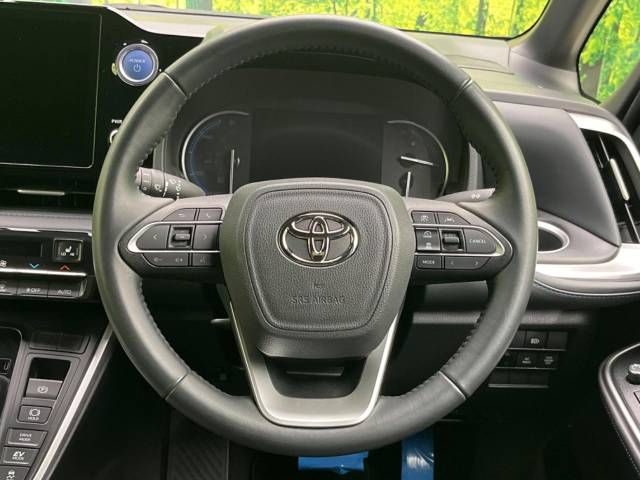 TOYOTA VOXY HYBRID 2022