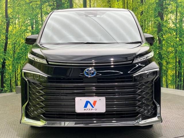 TOYOTA VOXY HYBRID 2022