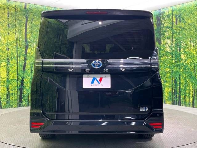 TOYOTA VOXY HYBRID 2022