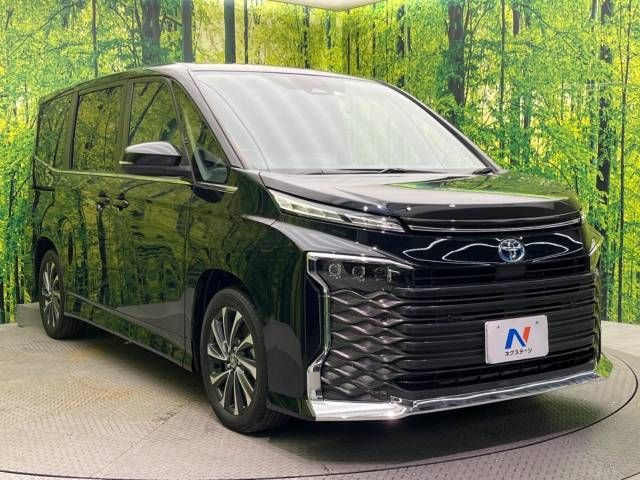 TOYOTA VOXY HYBRID 2022