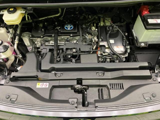 TOYOTA VOXY HYBRID 2022