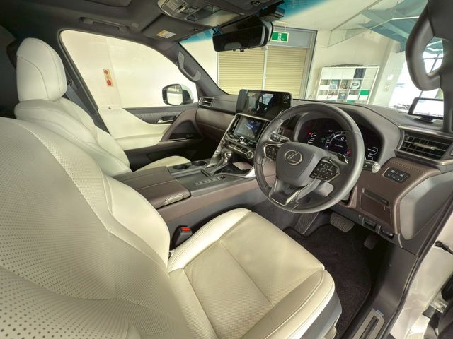 TOYOTA LEXUS LX600 2022