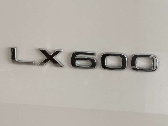 TOYOTA LEXUS LX600 2022