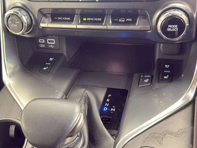 TOYOTA LEXUS LX600 2022