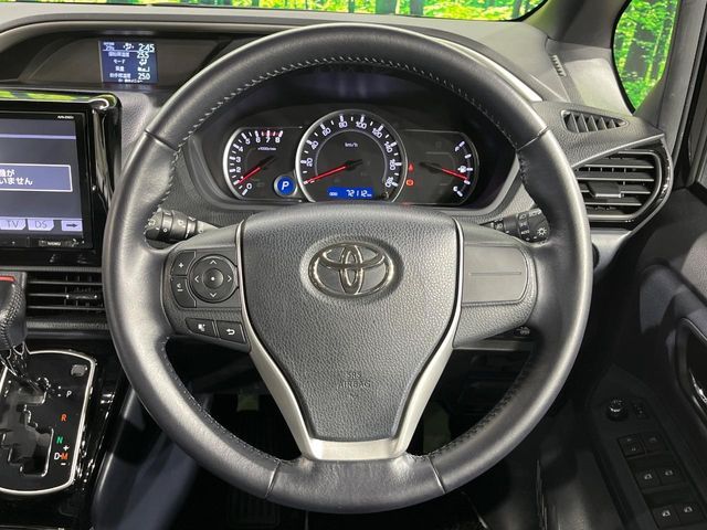 TOYOTA VOXY 2016
