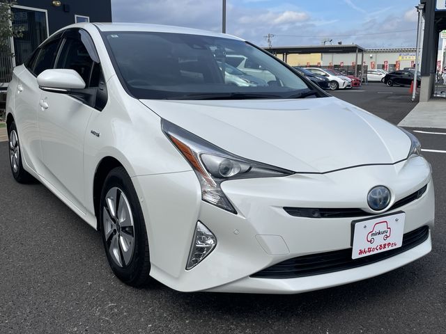 TOYOTA PRIUS 2016