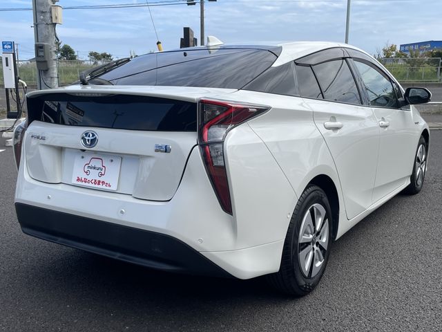 TOYOTA PRIUS 2016