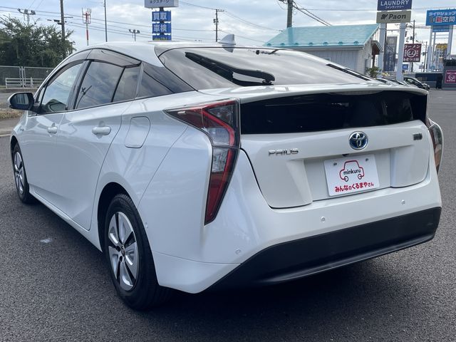 TOYOTA PRIUS 2016