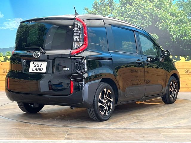 TOYOTA SIENTA HYBRID 2023