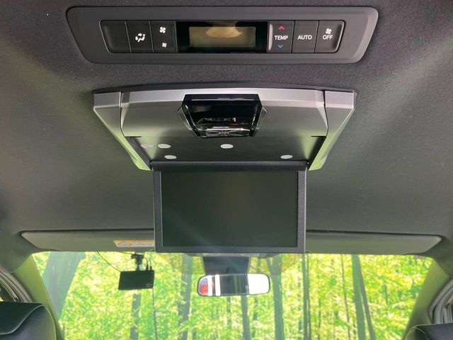 TOYOTA NOAH 4WD 2019