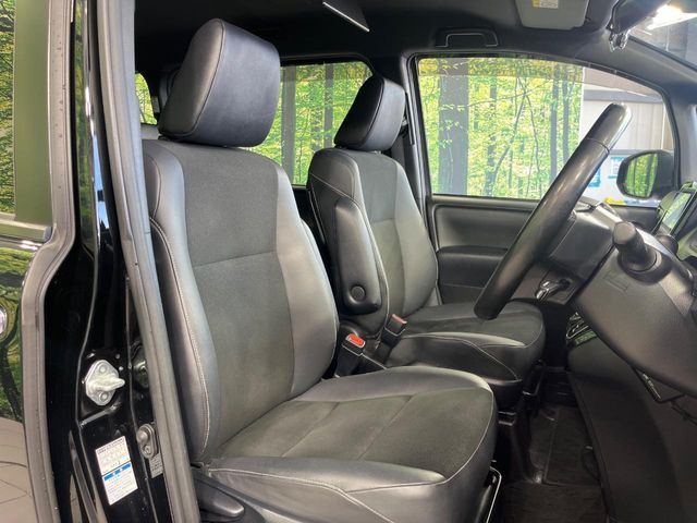 TOYOTA NOAH 4WD 2019