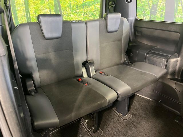 TOYOTA NOAH 4WD 2019