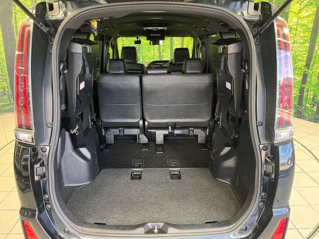 TOYOTA NOAH 4WD 2019