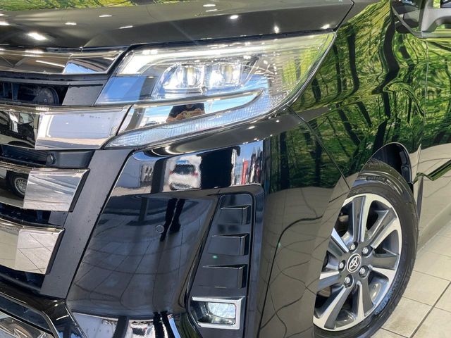 TOYOTA NOAH 4WD 2019