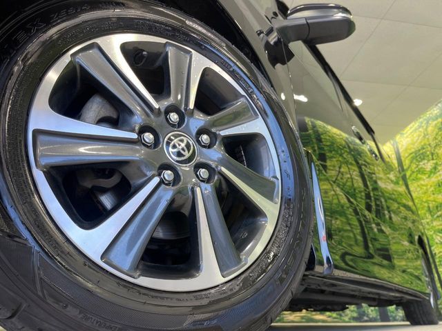 TOYOTA NOAH 4WD 2019