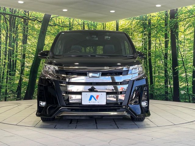 TOYOTA NOAH 4WD 2019